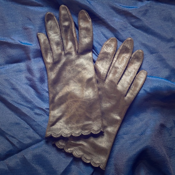 Vintage Nylon Gloves - Picture 1 of 5